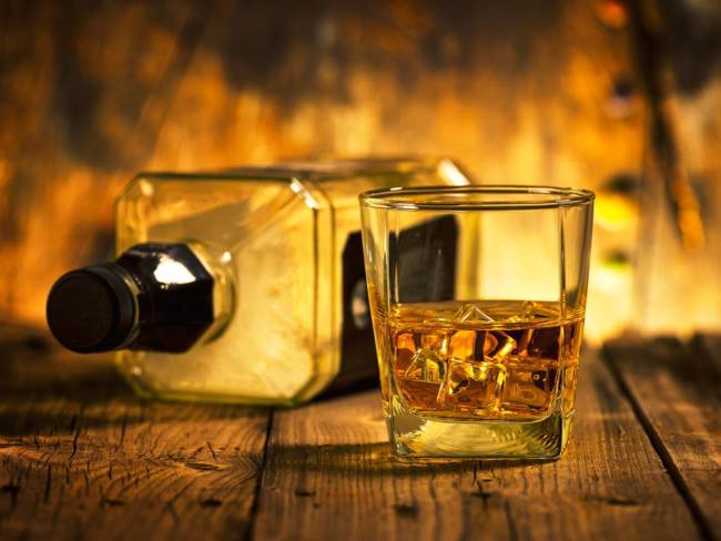 whisky-con-hielo whisky-con-hielo